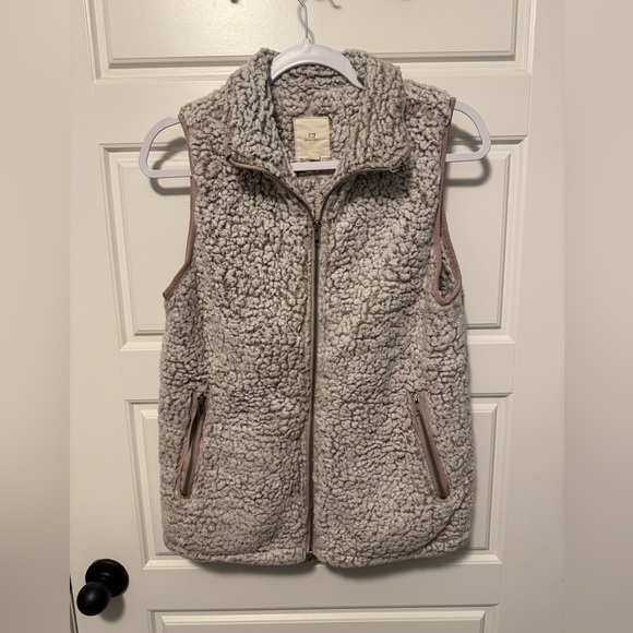 Thread & Supply Beige Sherpa Fleece Vest- Size Small - Picture 1 of 6